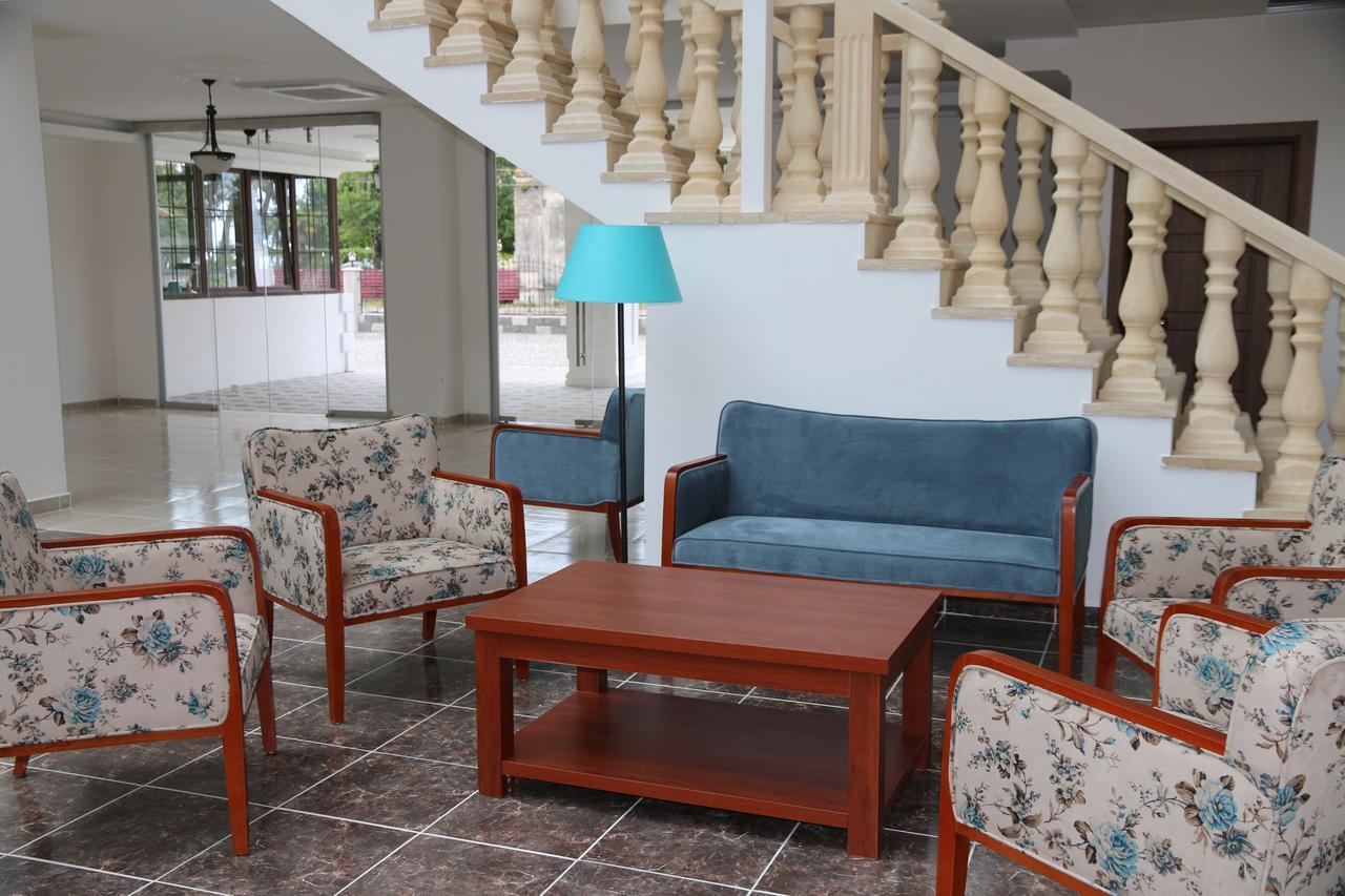 Lucette Guest House Pizunda Exterior photo
