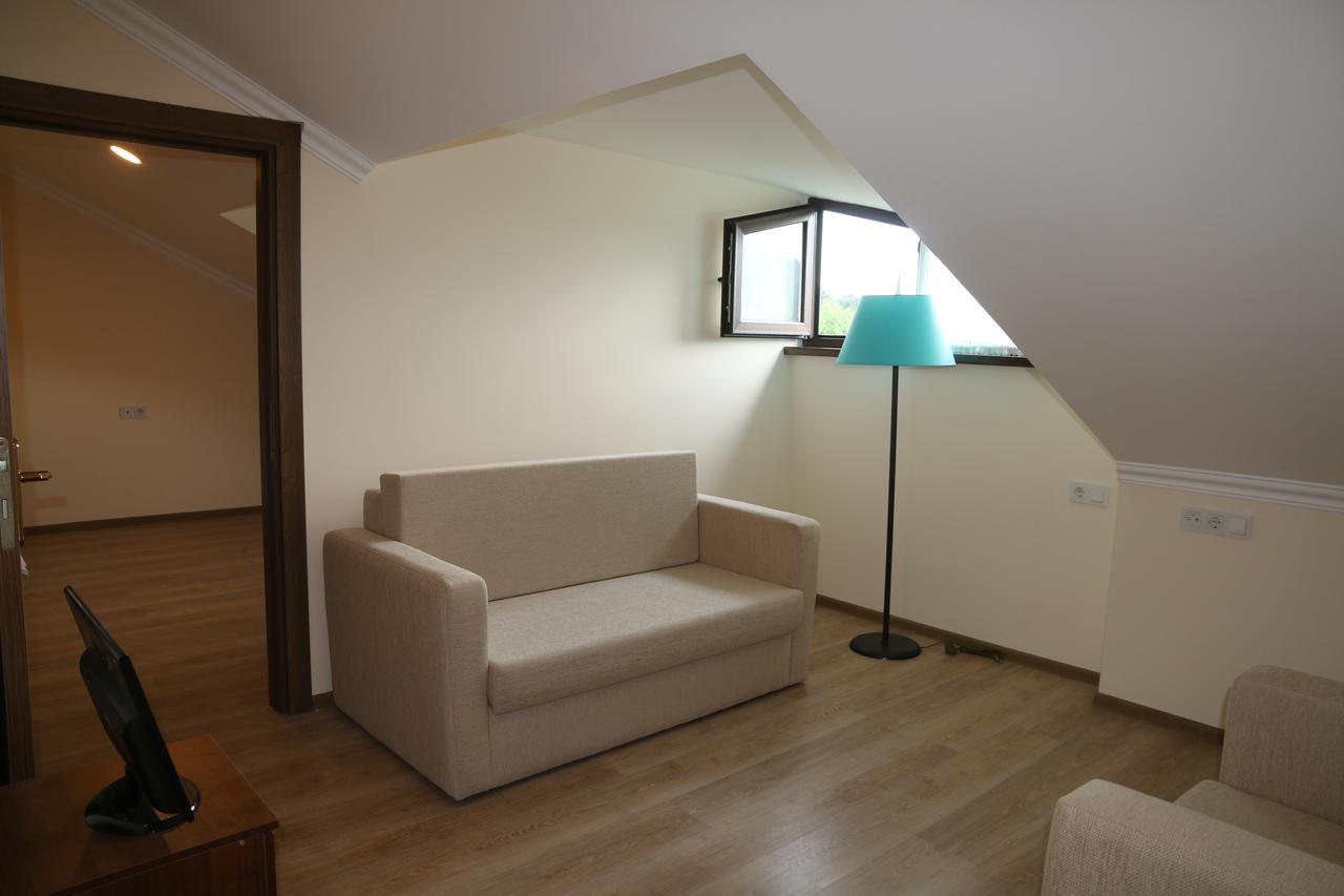 Lucette Guest House Pizunda Exterior photo